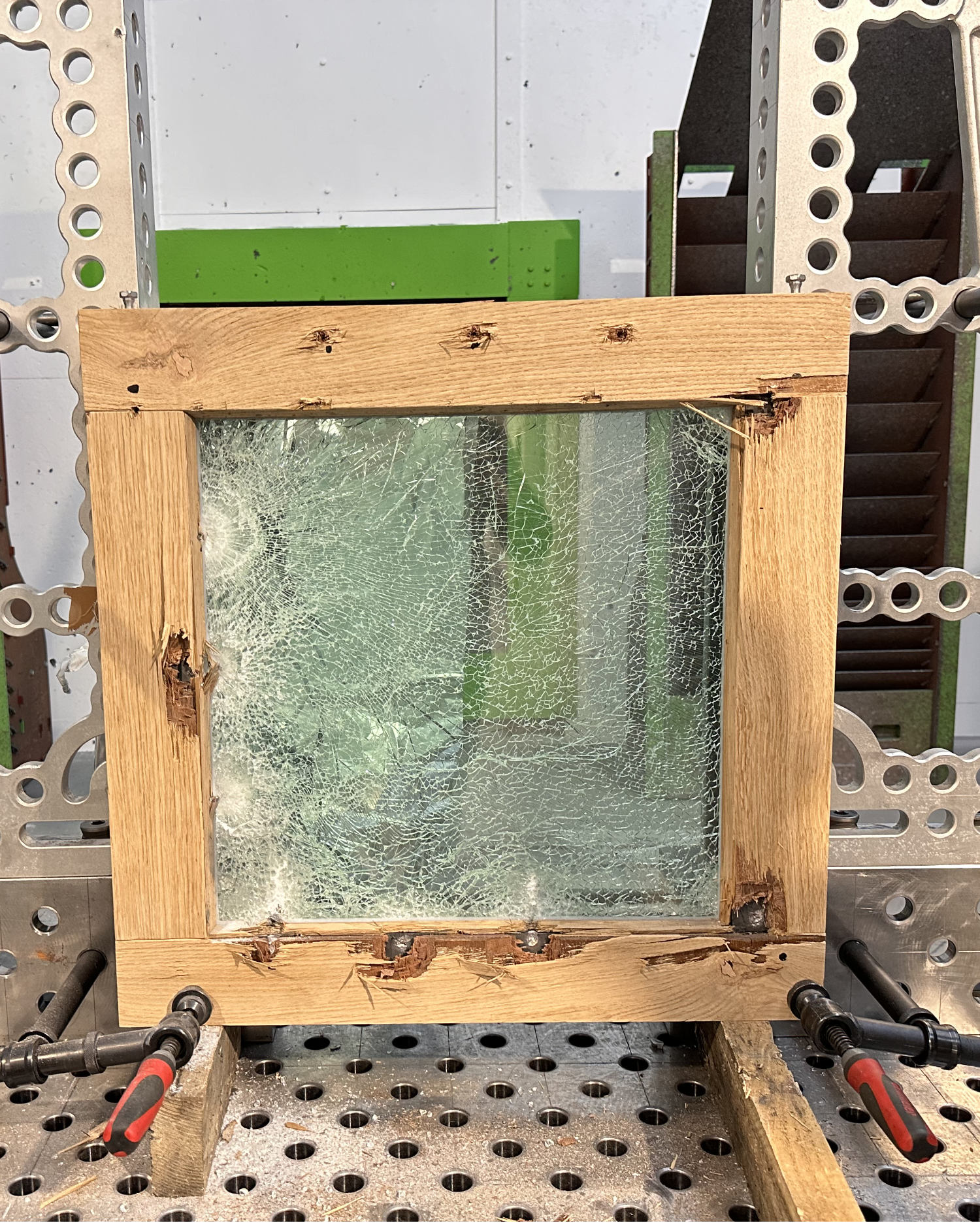 MORUS Beschusstest – Holzfenster nach DIN EN 1522/1523